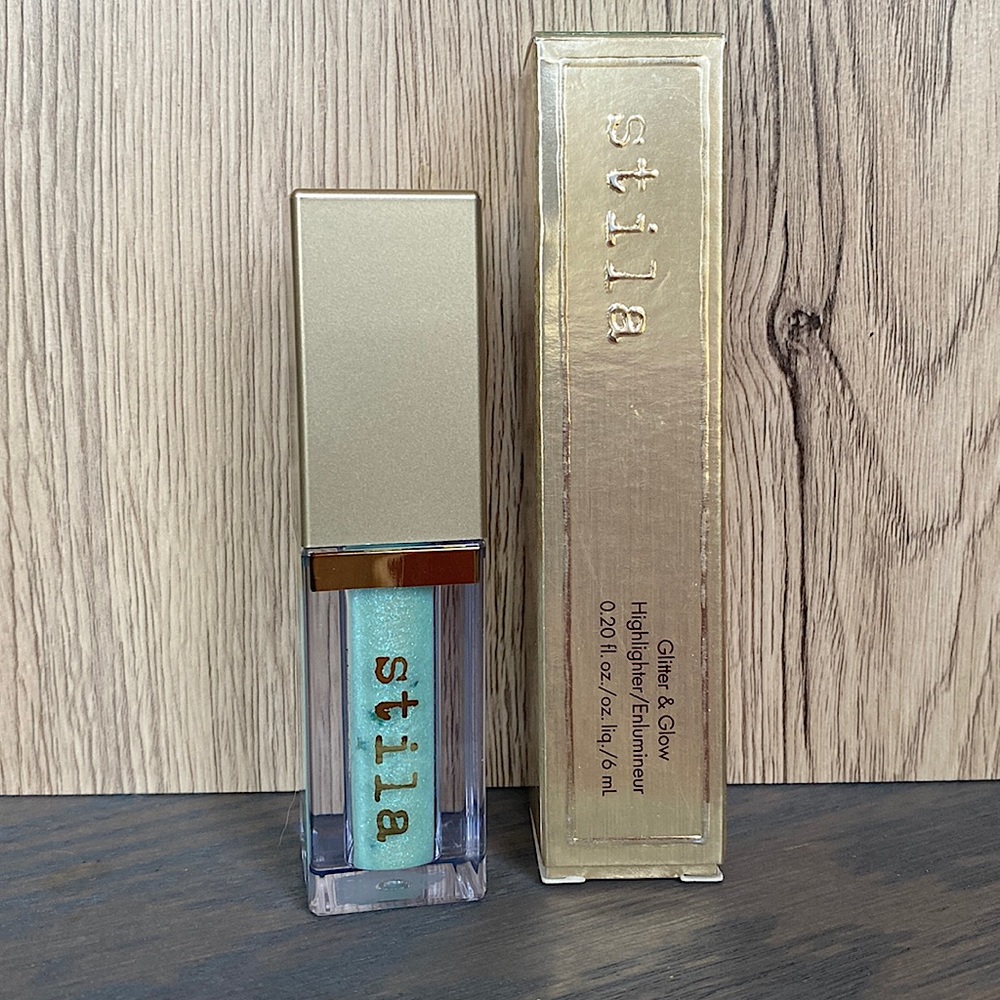 Stila Glitter & Glow Highlighter in shade Admiral